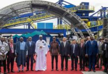 GUINÉE : LES PREMIERS CHARGEMENTS DE MINERAI DE FER DE SIMANDOU EN ROUTE VERS LA CHINE, UN TOURNANT HISTORIQUE POUR L’INDUSTRIE MINIÈRE