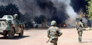 MALI : UN WEEK-END SANGLANT MARQUÉ PAR DES ATTAQUES COORDONNÉES ET LA MORT DU MINISTRE DE LA DÉFENSE