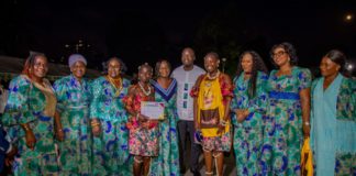 PLATEAU /FÊTE DES MÈRES : JACQUES EHOUO ET SON CONSEIL MUNICIPAL CÉLÈBRENT LES FEMMES DE LA COMMUNE ET OFFRENT UN VÉHICULE À L’AFRP