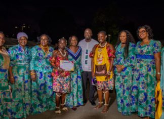 PLATEAU /FÊTE DES MÈRES : JACQUES EHOUO ET SON CONSEIL MUNICIPAL CÉLÈBRENT LES FEMMES DE LA COMMUNE ET OFFRENT UN VÉHICULE À L’AFRP